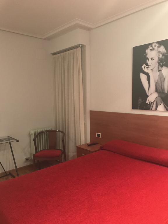Pension Логроньо Экстерьер фото
